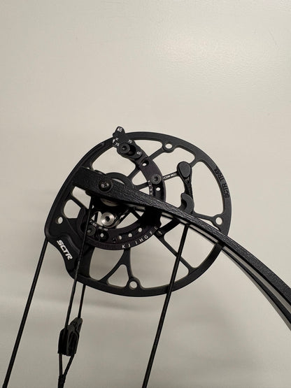 Hoyt Concept X 40 Compound Bow RH Blue on Black 40-50 lbs - NEW