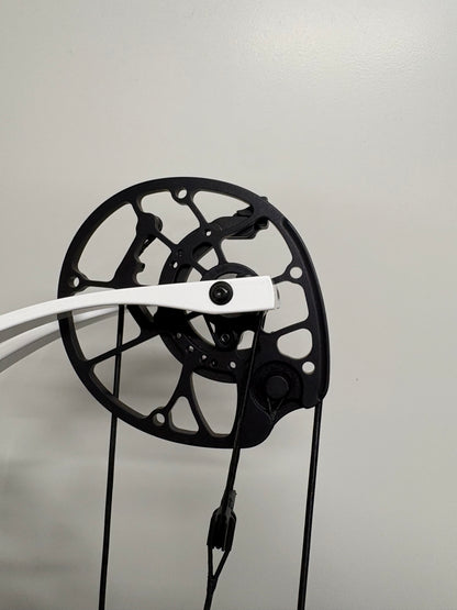 Hoyt Concept X 40 Compound Bow RH Liquid Black 50-60 lbs - NEW
