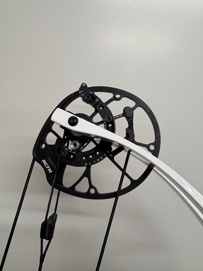 Hoyt Concept X 40 Compound Bow RH Liquid Black 50-60 lbs - NEW