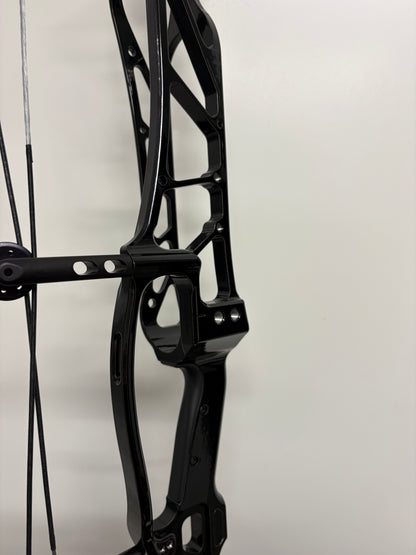 Hoyt Concept X 40 Compound Bow RH Liquid Black 50-60 lbs - NEW