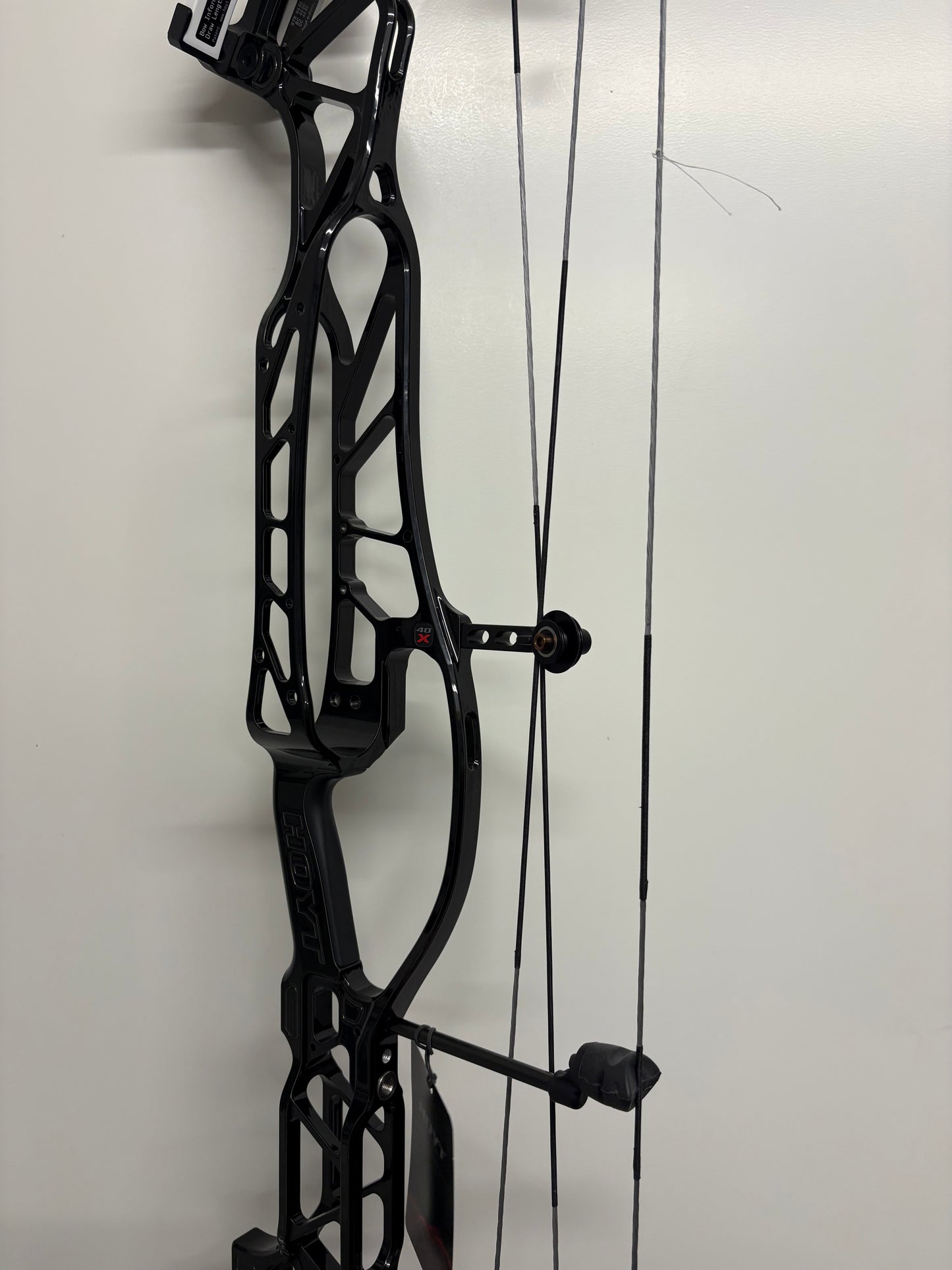 Hoyt Concept X 40 Compound Bow RH Liquid Black 50-60 lbs - NEW