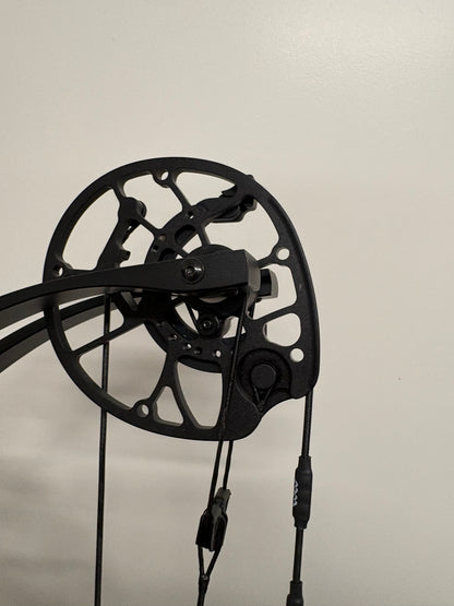 Hoyt Concept X 40 Compound Bow RH Red Flare 50-60 lbs - NEW