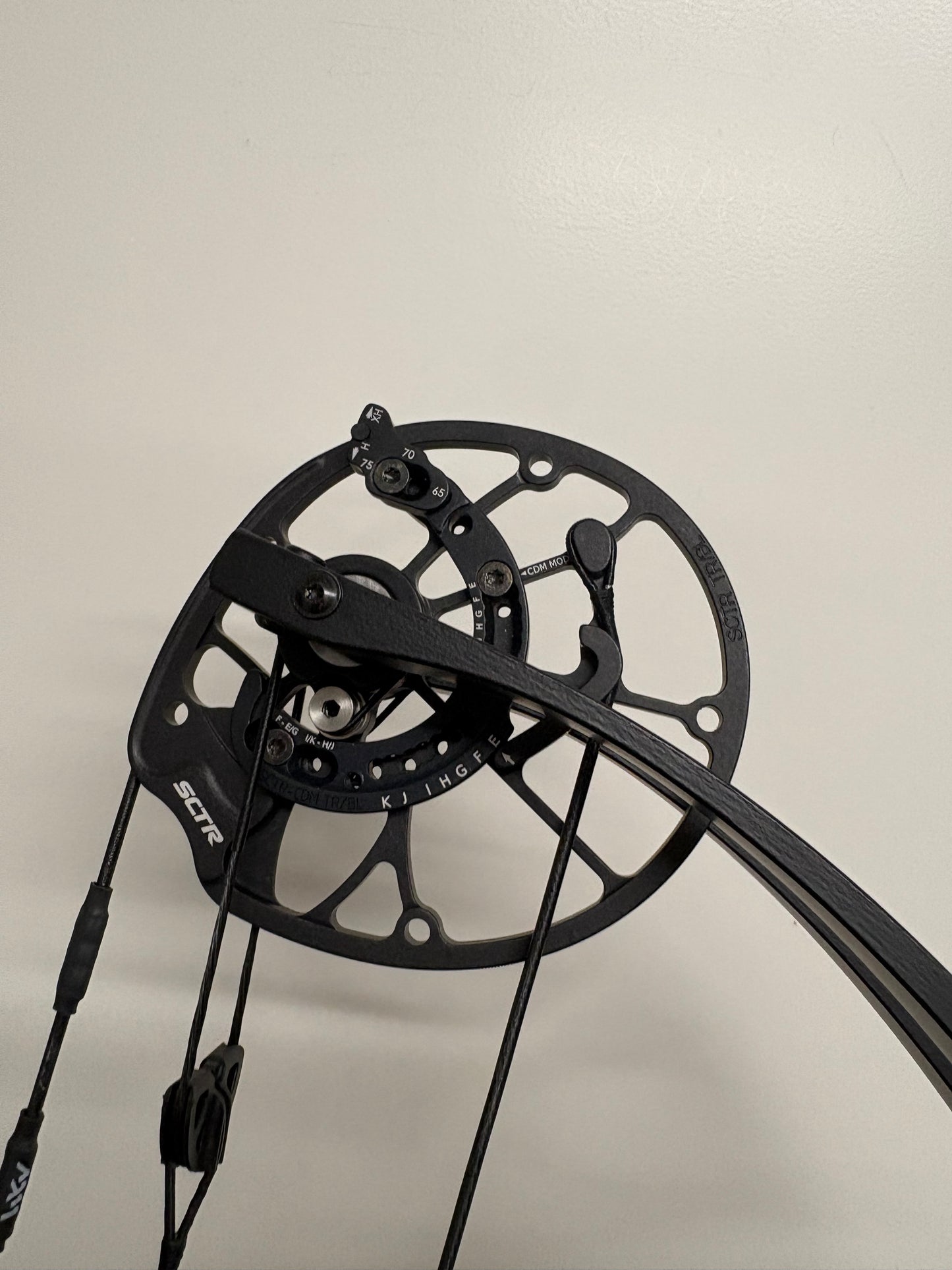 Hoyt Concept X 40 Compound Bow RH Red Flare 50-60 lbs - NEW