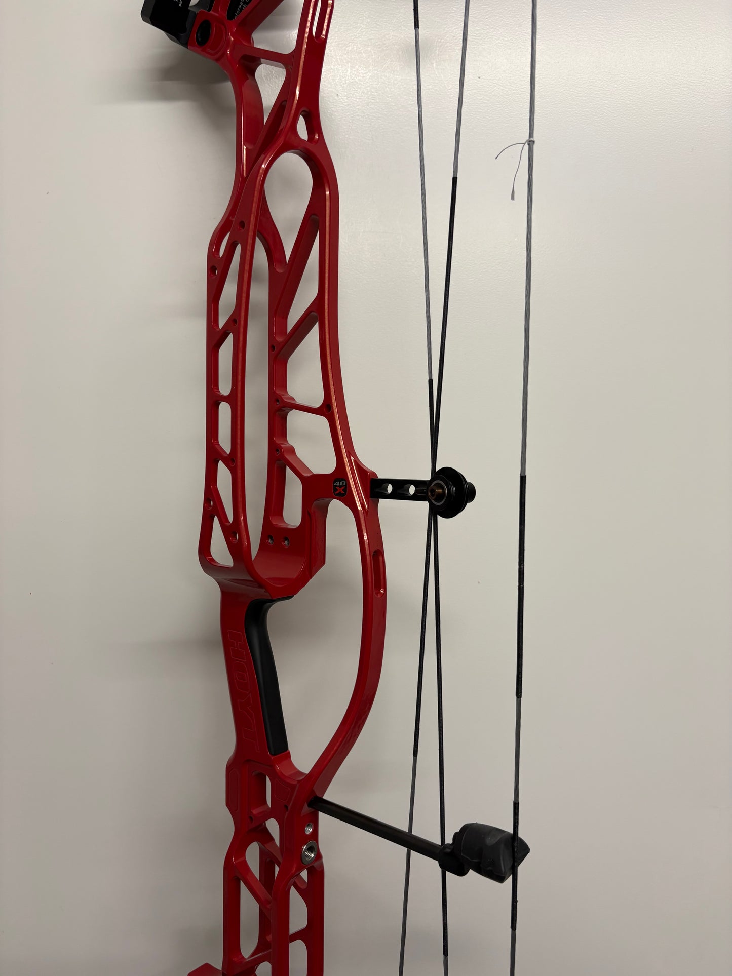 Hoyt Concept X 40 Compound Bow RH Red Flare 50-60 lbs - NEW