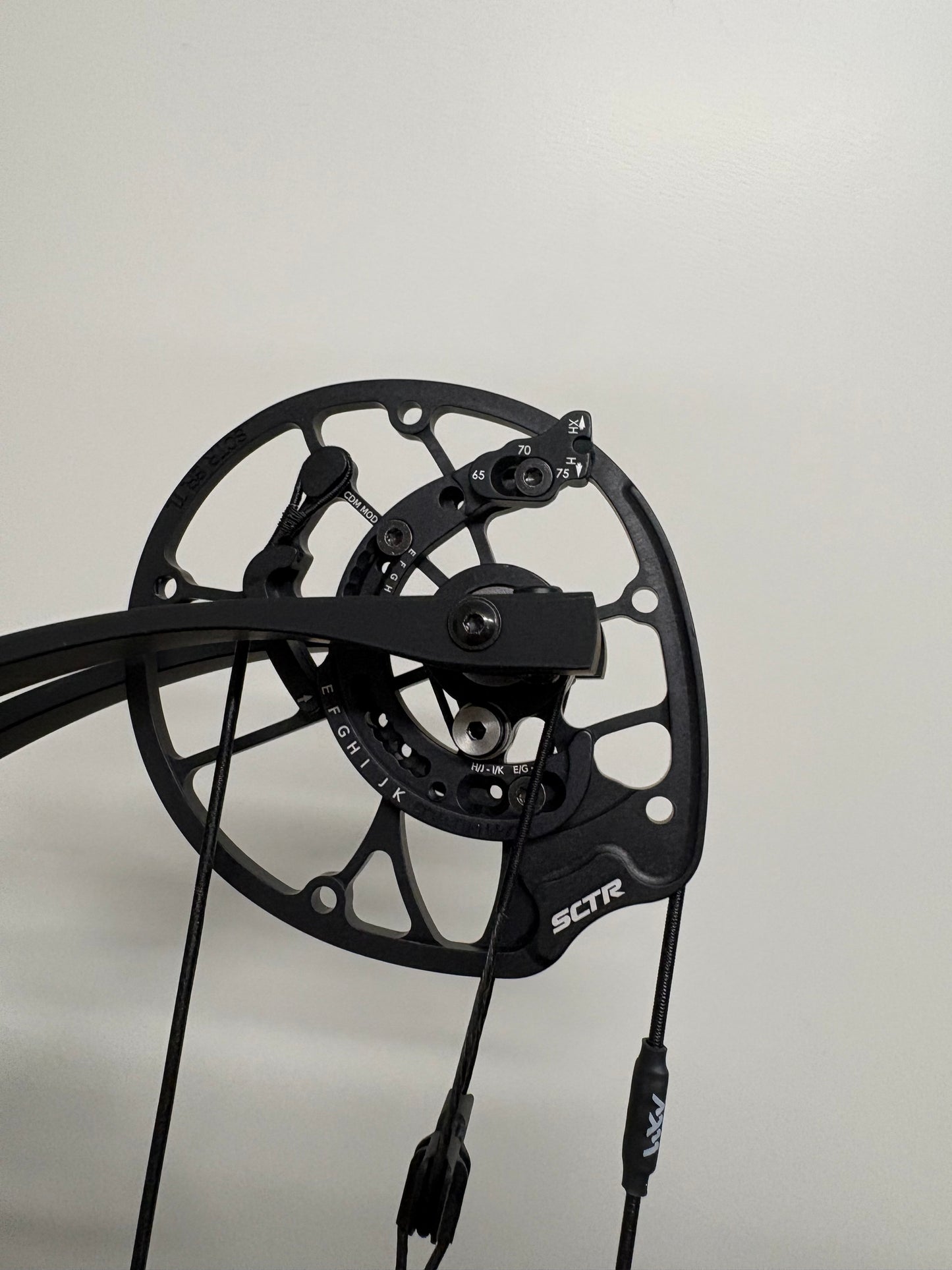 Hoyt Concept X 37 Compound Bow LH Black Out 50-60 lbs