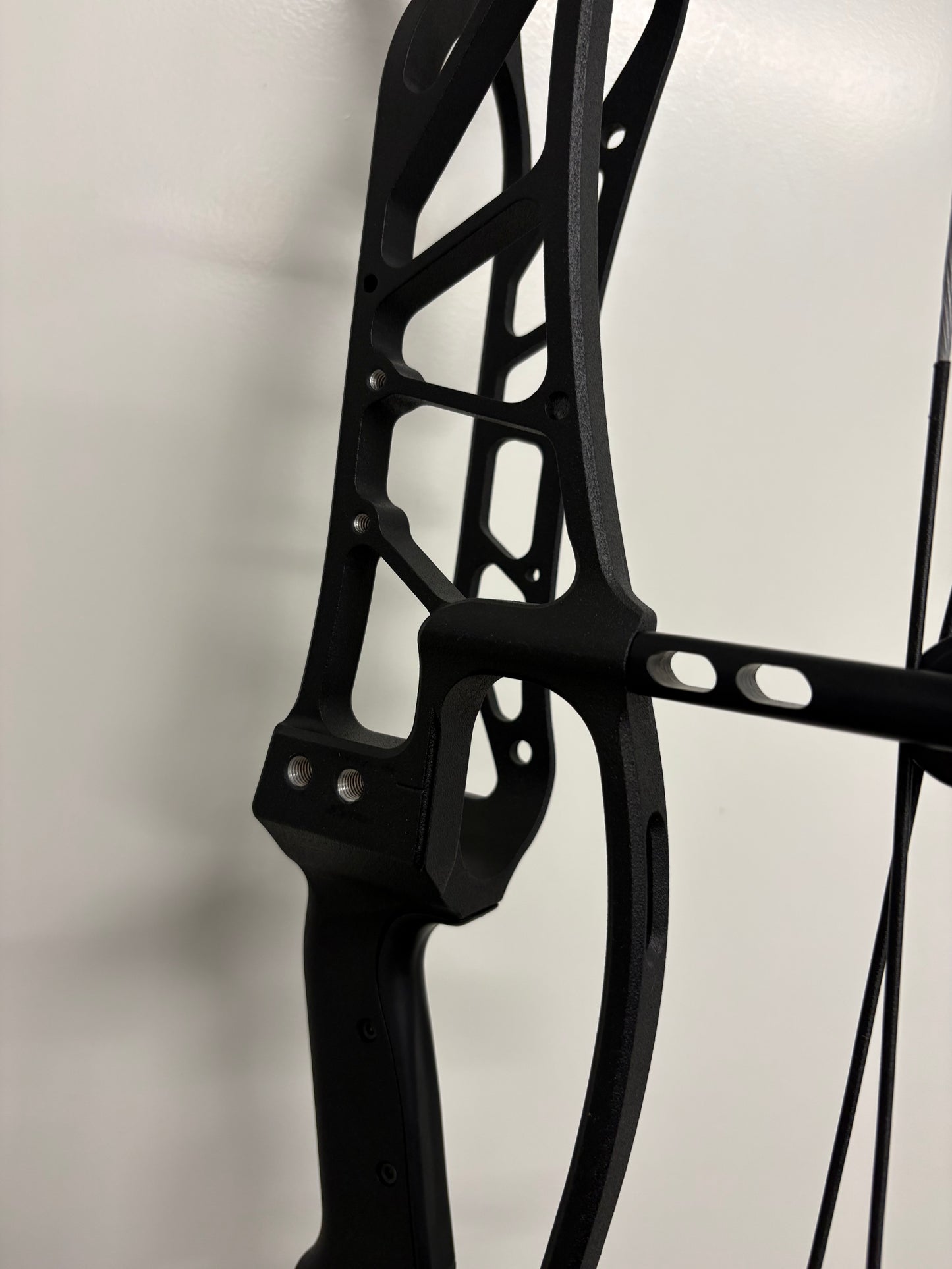 Hoyt Concept X 37 Compound Bow LH Black Out 50-60 lbs
