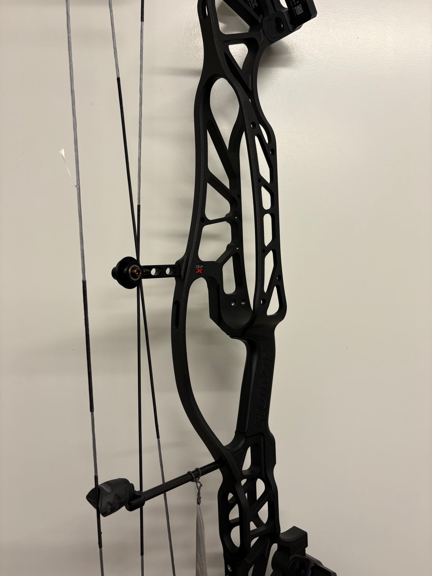 Hoyt Concept X 37 Compound Bow LH Black Out 50-60 lbs