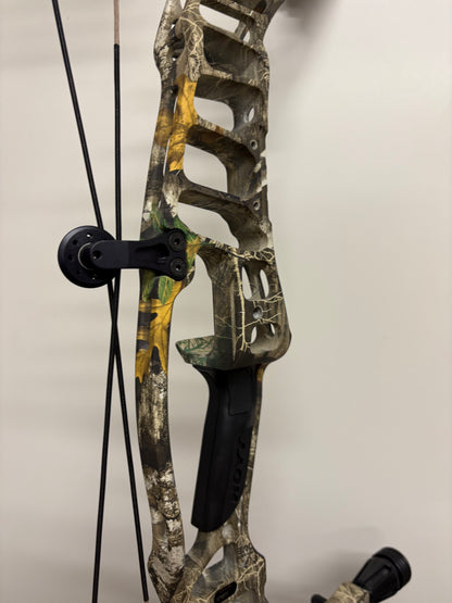 Hoyt VTM 31 Compound Bow RH Realtree 50-60 lbs - Show Model (#1.1)