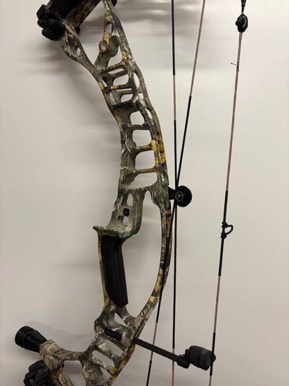Hoyt VTM 31 Compound Bow RH Realtree 50-60 lbs - Show Model (#1.1)