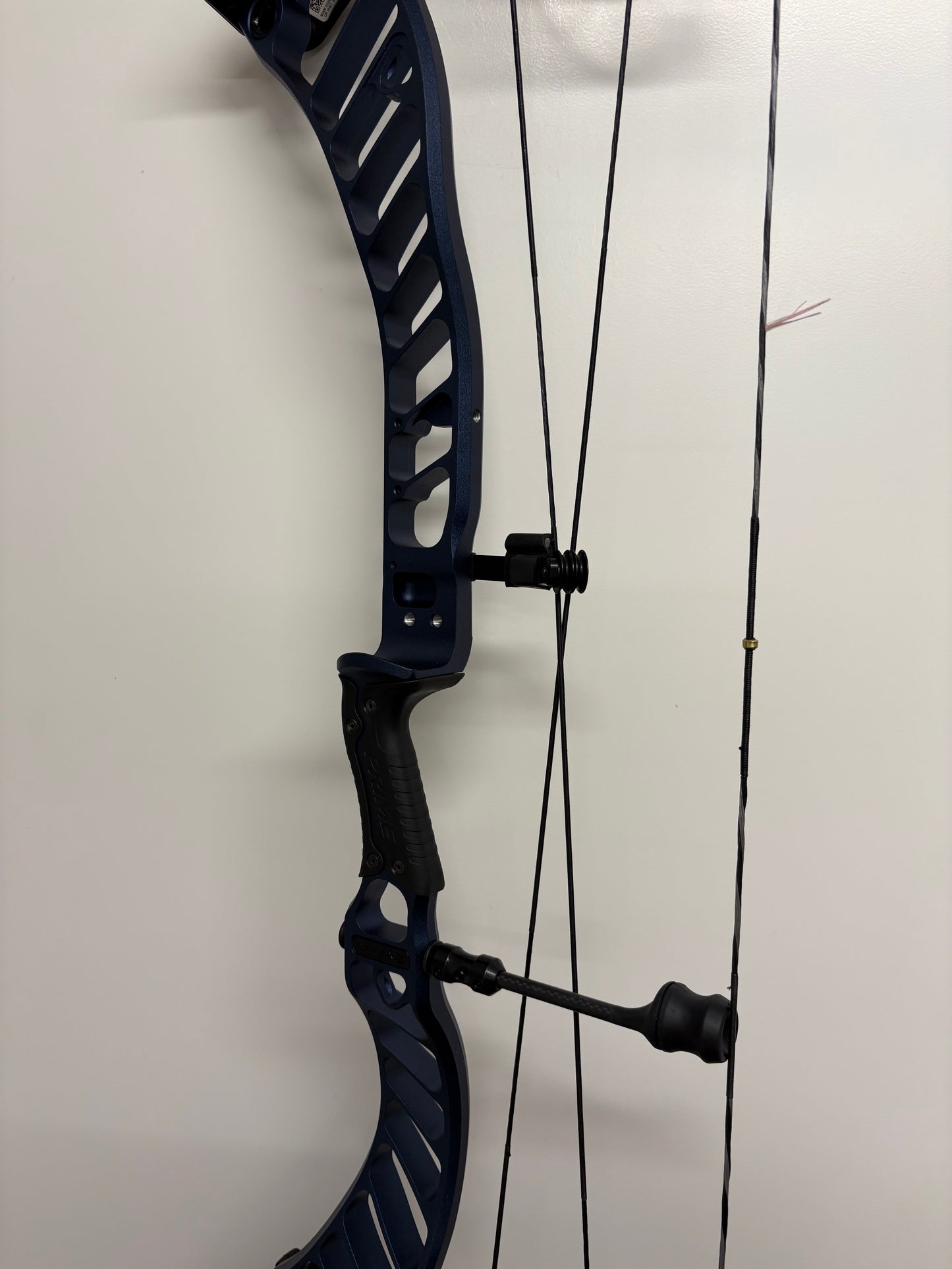 Prime Revex 6 Compound Bow RH Midnight Blue 40-50 lbs - NEW