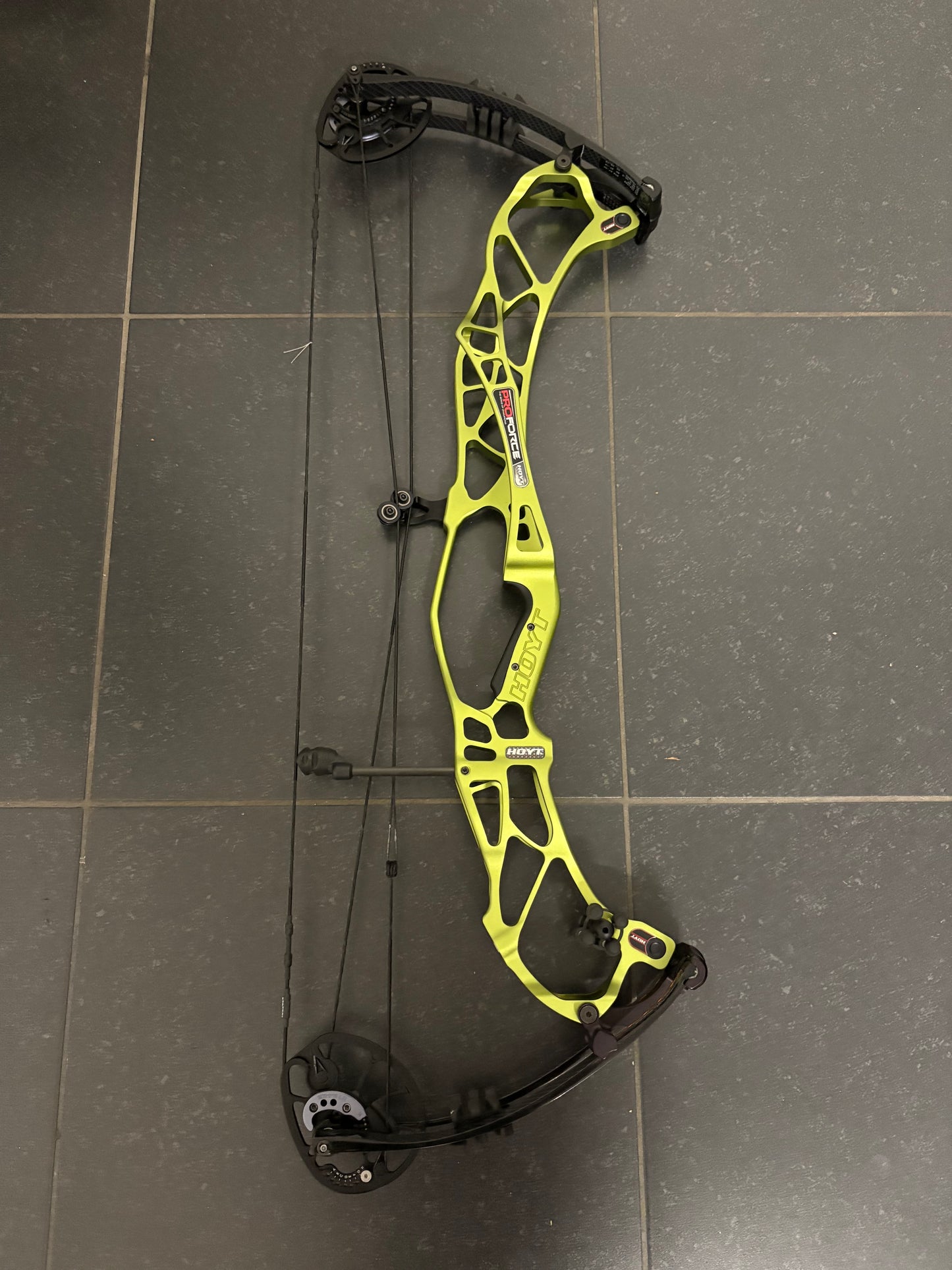 Hoyt Proforce Compound Bow LH Rally Green Hyper ZT #2 50-60 lbs - Show Model