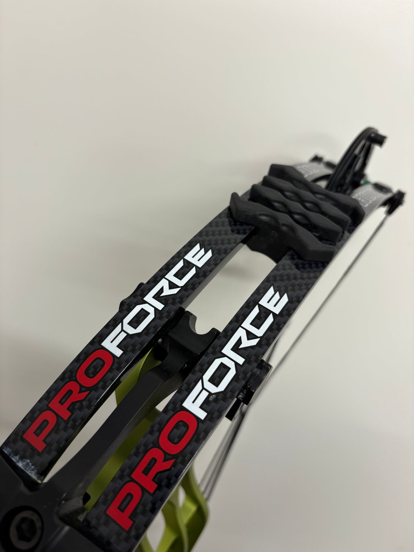 Hoyt Proforce Compound Bow LH Rally Green Hyper ZT #2 50-60 lbs - Show Model