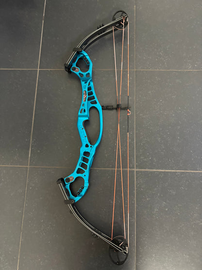 Hoyt Podium X Elite 37 Compound Bow RH Electric Teal Spiral Pro #3 50-60 lbs - Used (1.1)