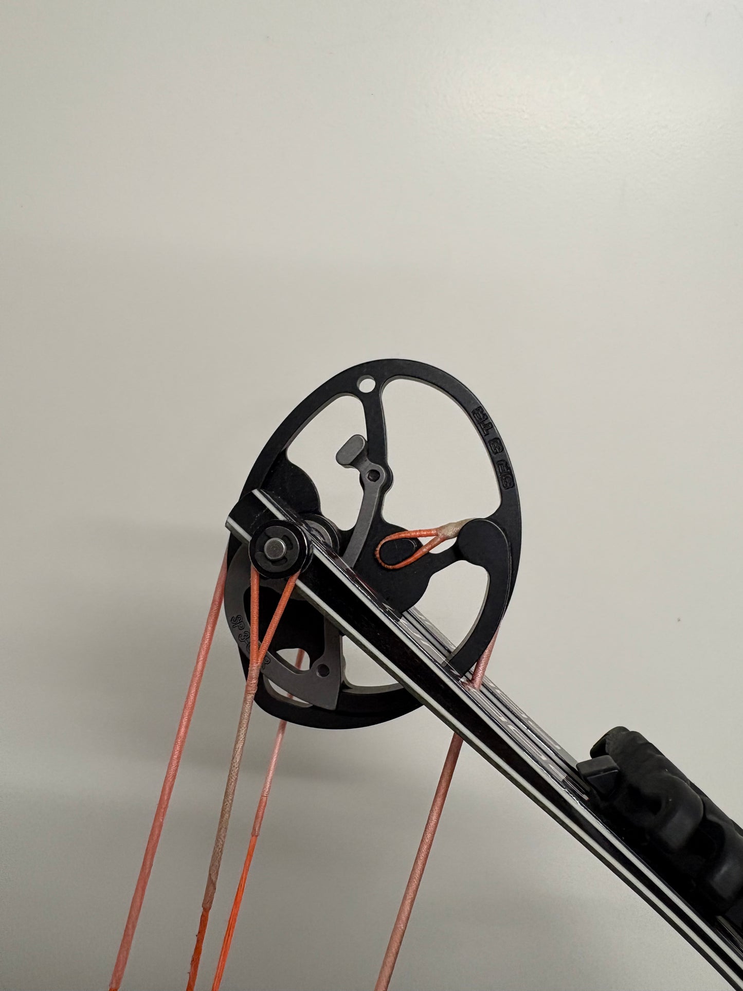 Hoyt Podium X Elite 37 Compound Bow RH Electric Teal Spiral Pro #3 50-60 lbs - Used (1.1)