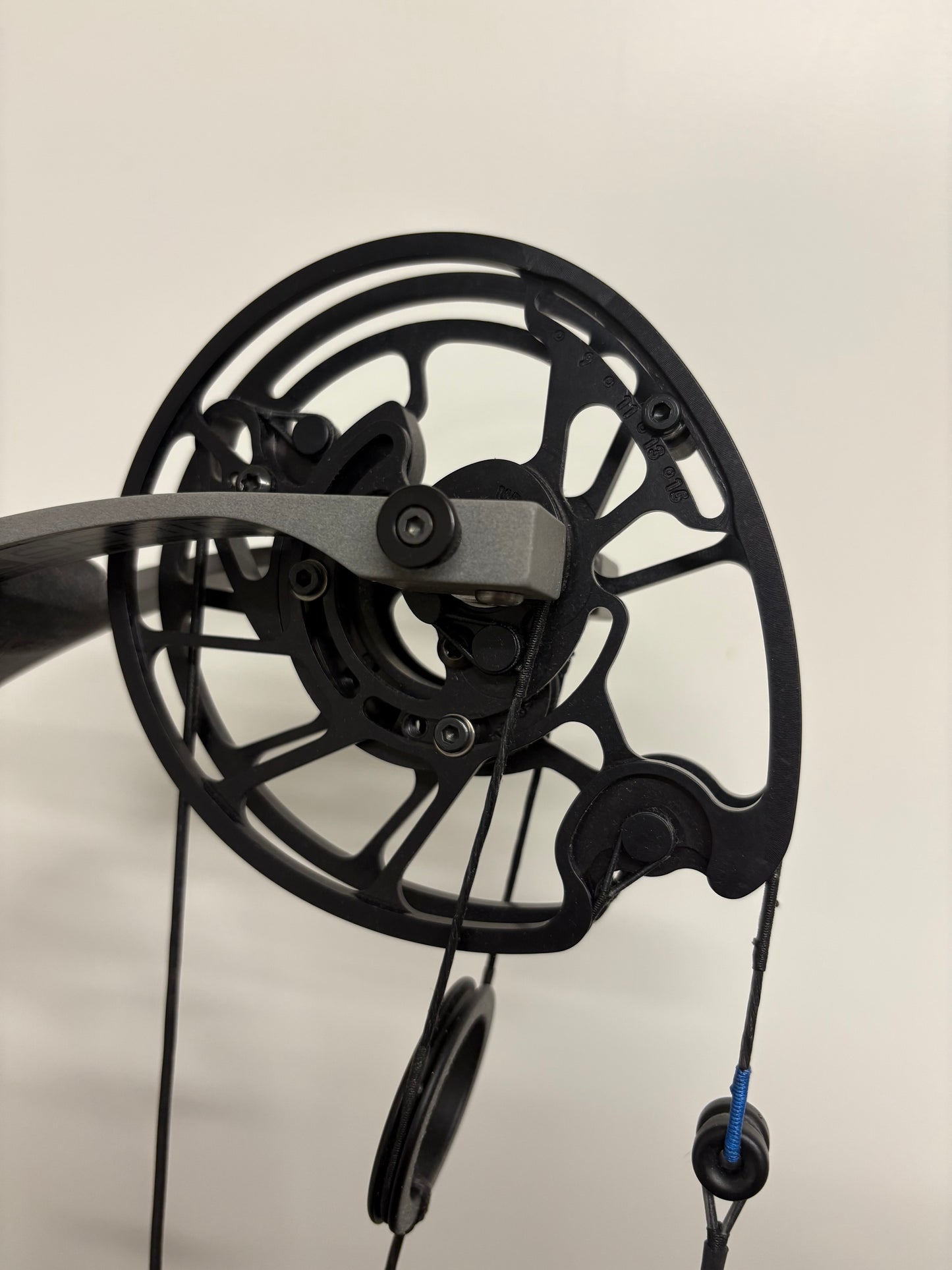 Prime Black 9 Compound Bow RH Boulder Grey 50-60 lbs - Used