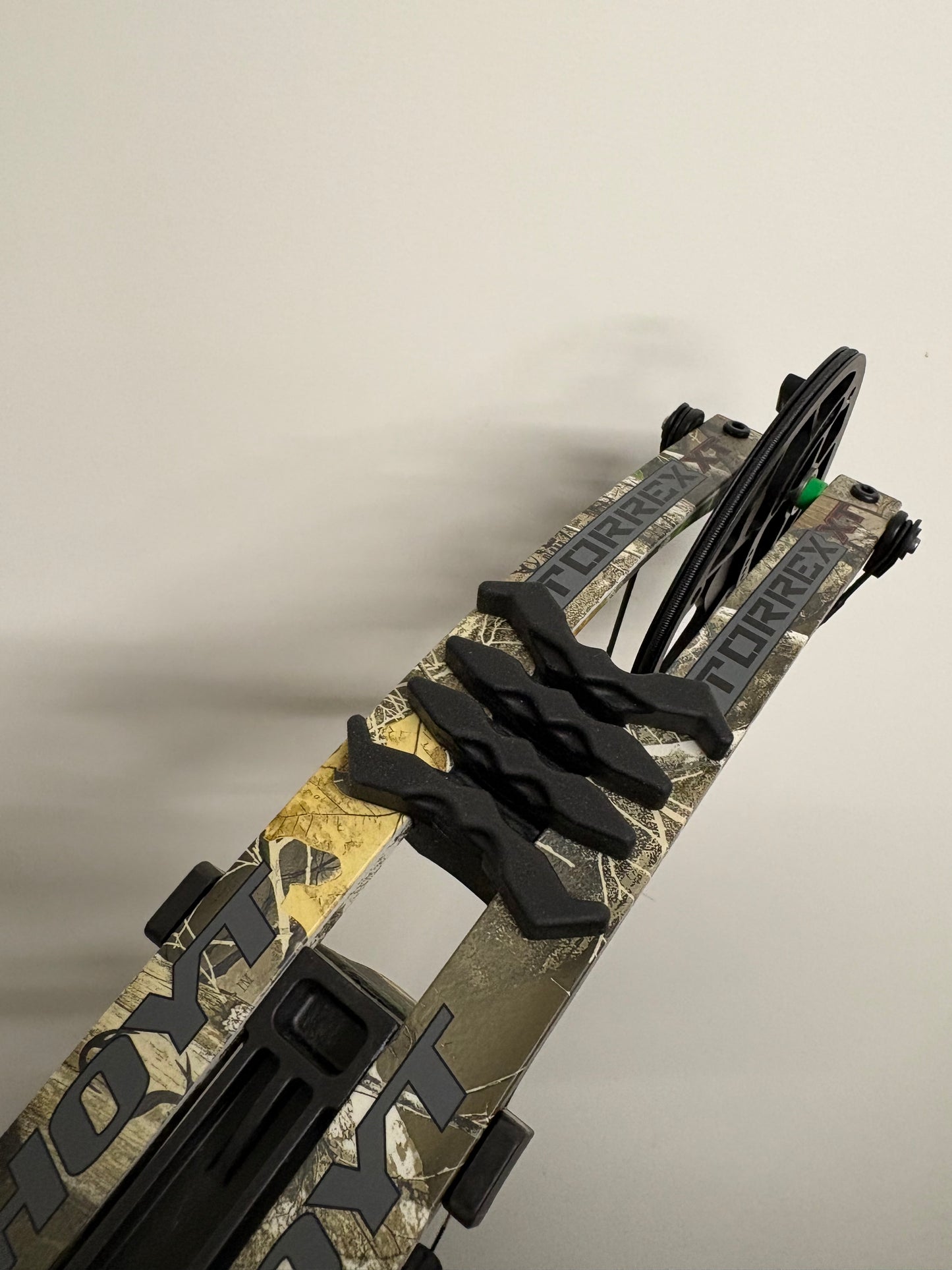 Hoyt Torrex XT Compound Bow RH Realtree Edge 60-70 lbs - Show Model