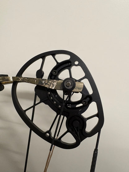 Hoyt Torrex XT Compound Bow RH Realtree Edge 60-70 lbs - Show Model