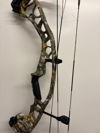 Hoyt Torrex XT Compound Bow RH Realtree Edge 60-70 lbs - Show Model