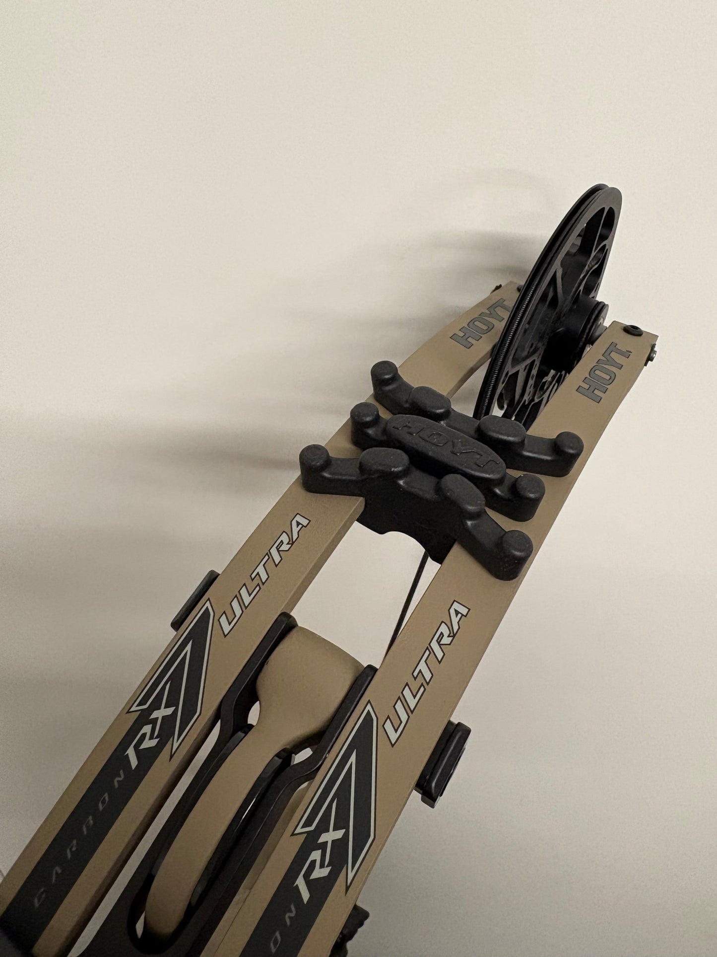 Hoyt Carbon RX7 Ultra Compound Bow RH Buckskin 70-80 lbs - NEW (1.1)