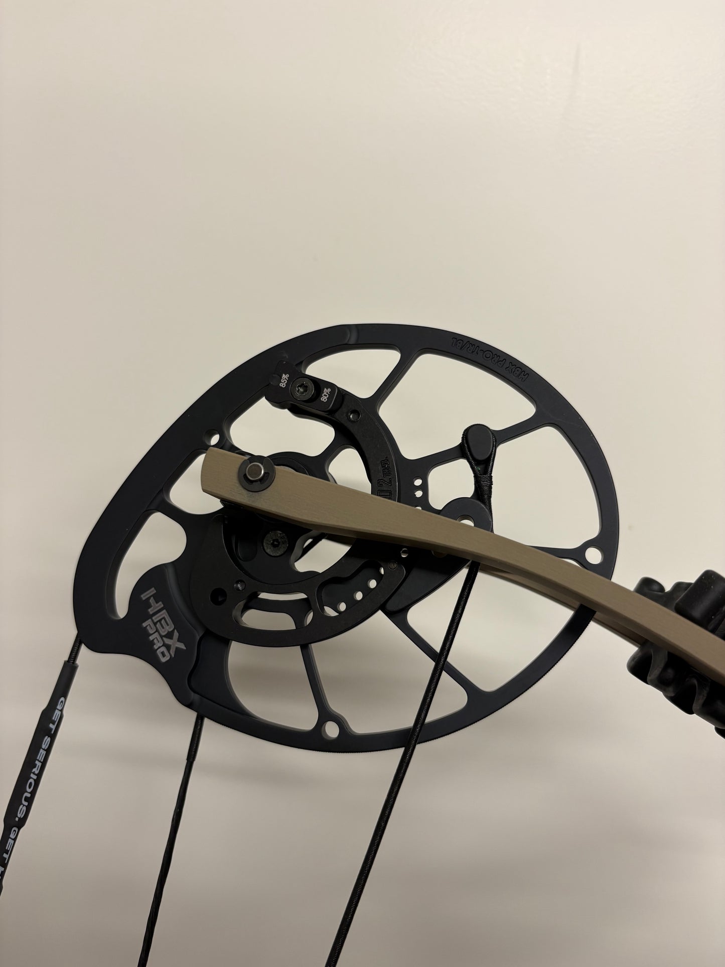 Hoyt Carbon RX7 Ultra Compound Bow RH Buckskin 70-80 lbs - NEW (1.1)