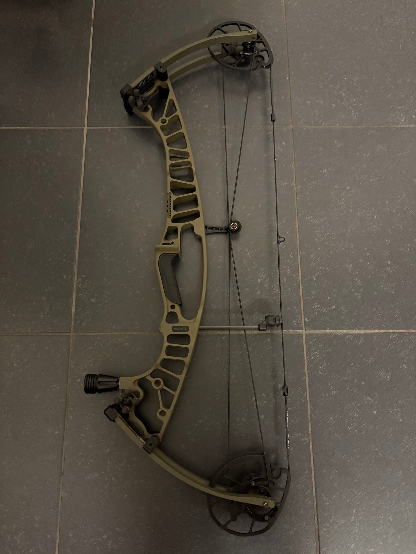 Hoyt Highline Compound Bow RH Wilderness 60-70 lbs - Show Model (1.1)