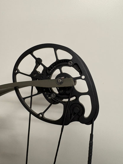 Hoyt Highline Compound Bow RH Wilderness 60-70 lbs - Show Model (1.1)