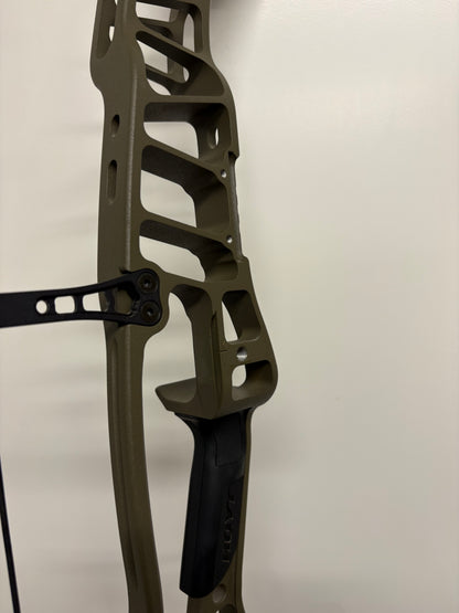 Hoyt Highline Compound Bow RH Wilderness 60-70 lbs - Show Model (1.1)