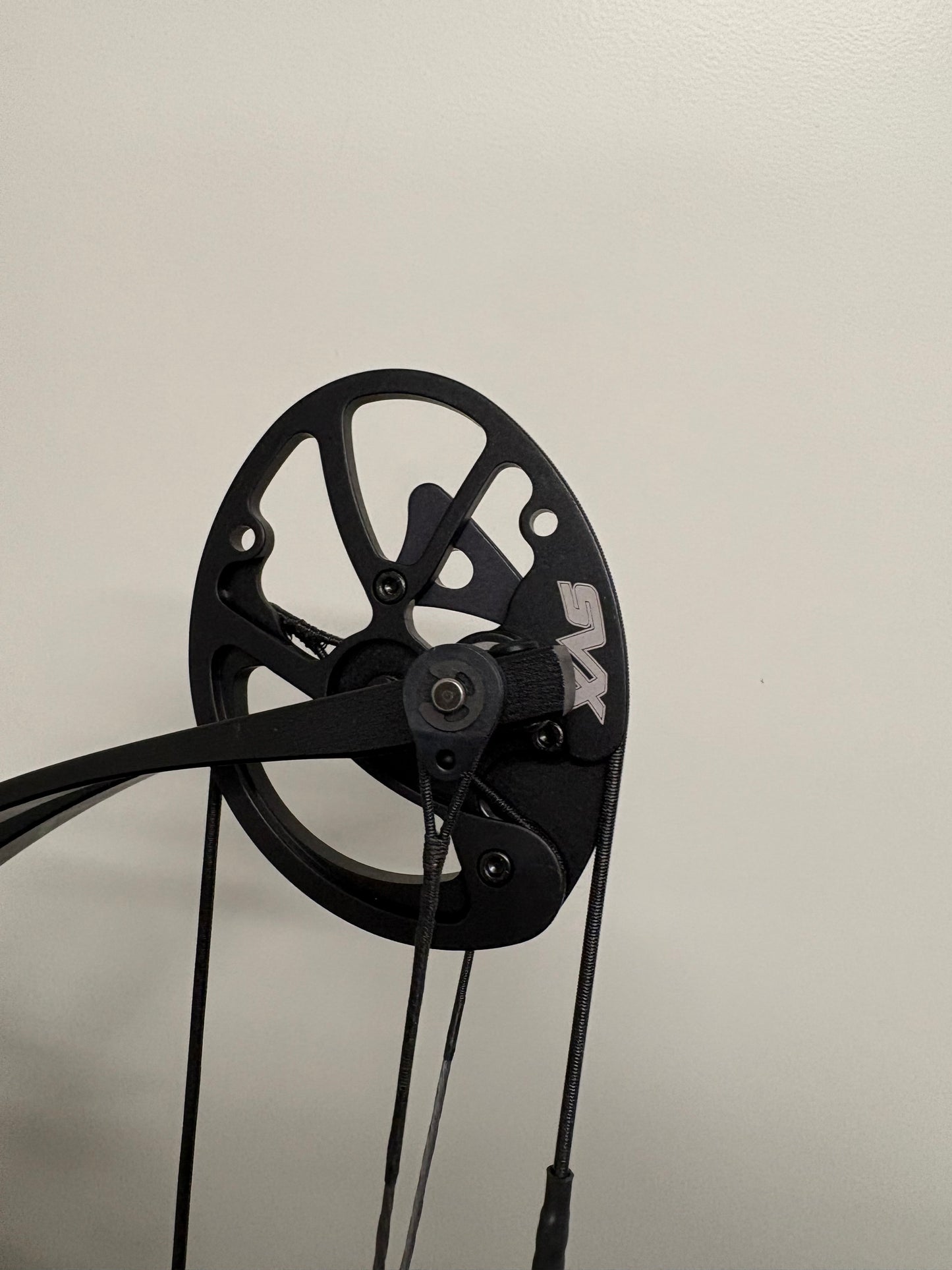 Hoyt Stratos 36 Compound Bow RH Slate SVX #4 40-50 lbs - NEW