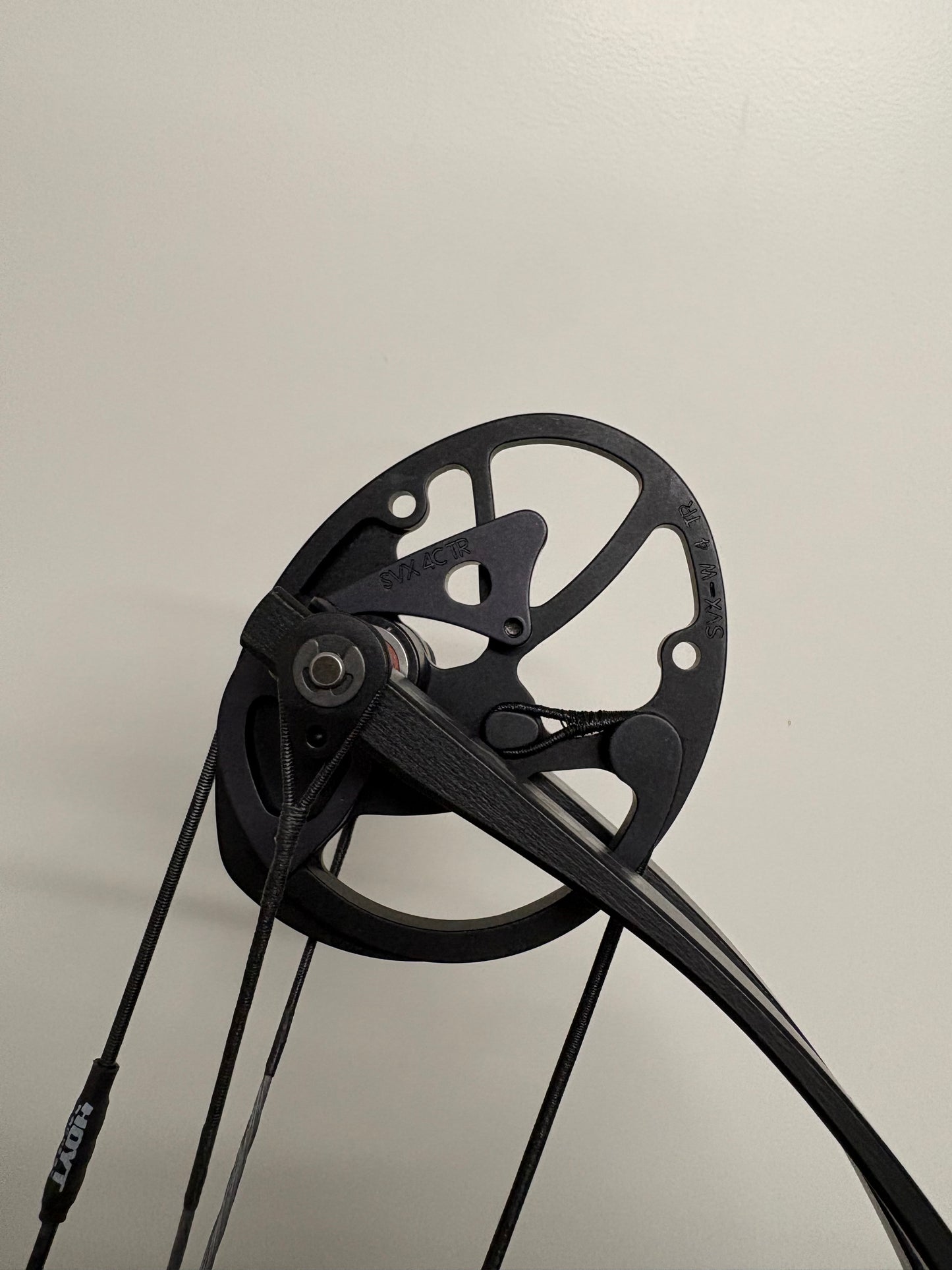 Hoyt Stratos 36 Compound Bow RH Slate SVX #4 40-50 lbs - NEW