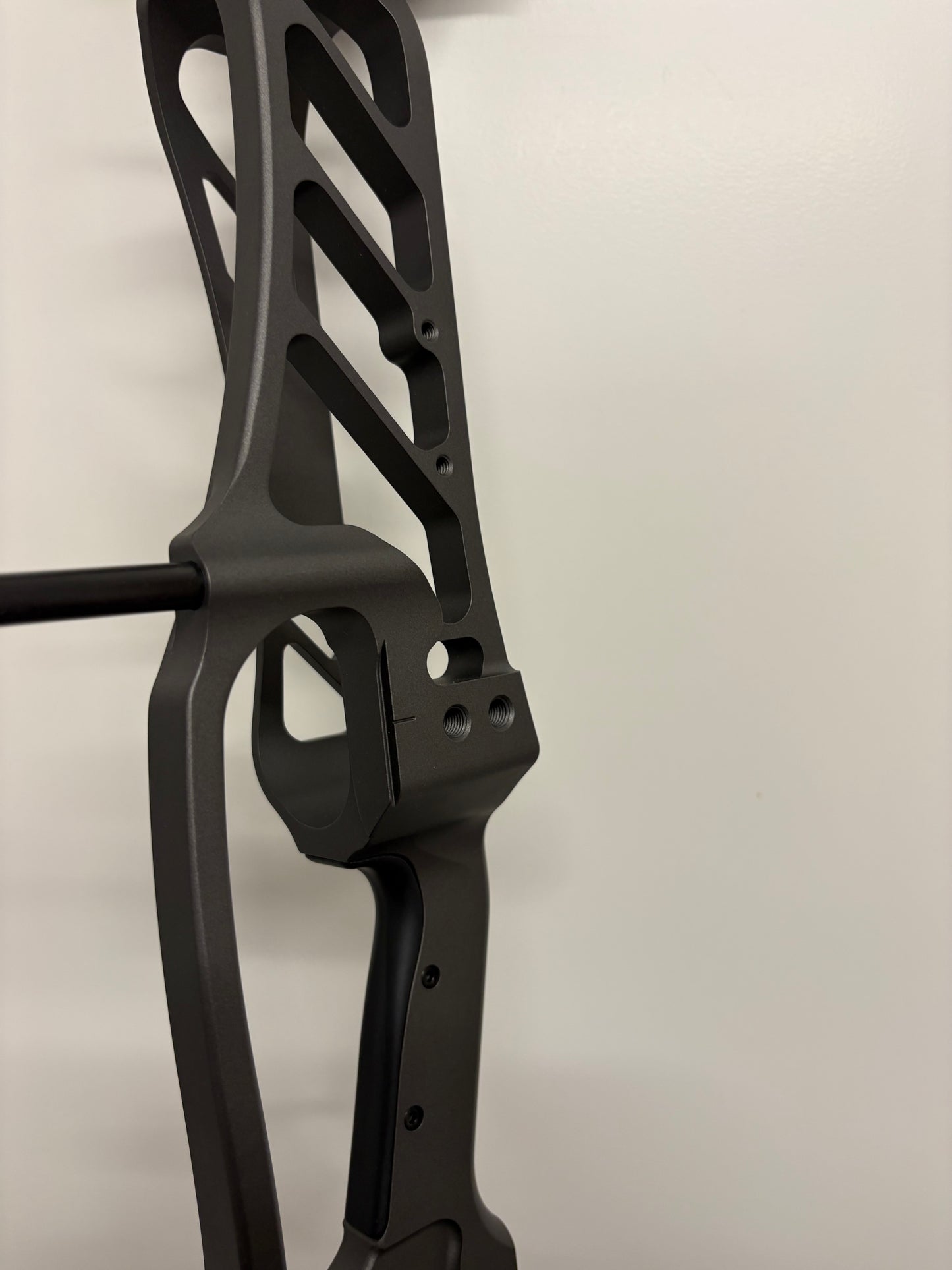 Hoyt Stratos 36 Compound Bow RH Slate SVX #4 40-50 lbs - NEW