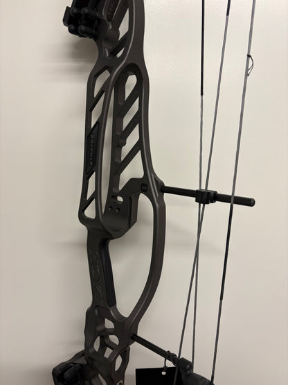 Hoyt Stratos 36 Compound Bow RH Slate SVX #4 40-50 lbs - NEW