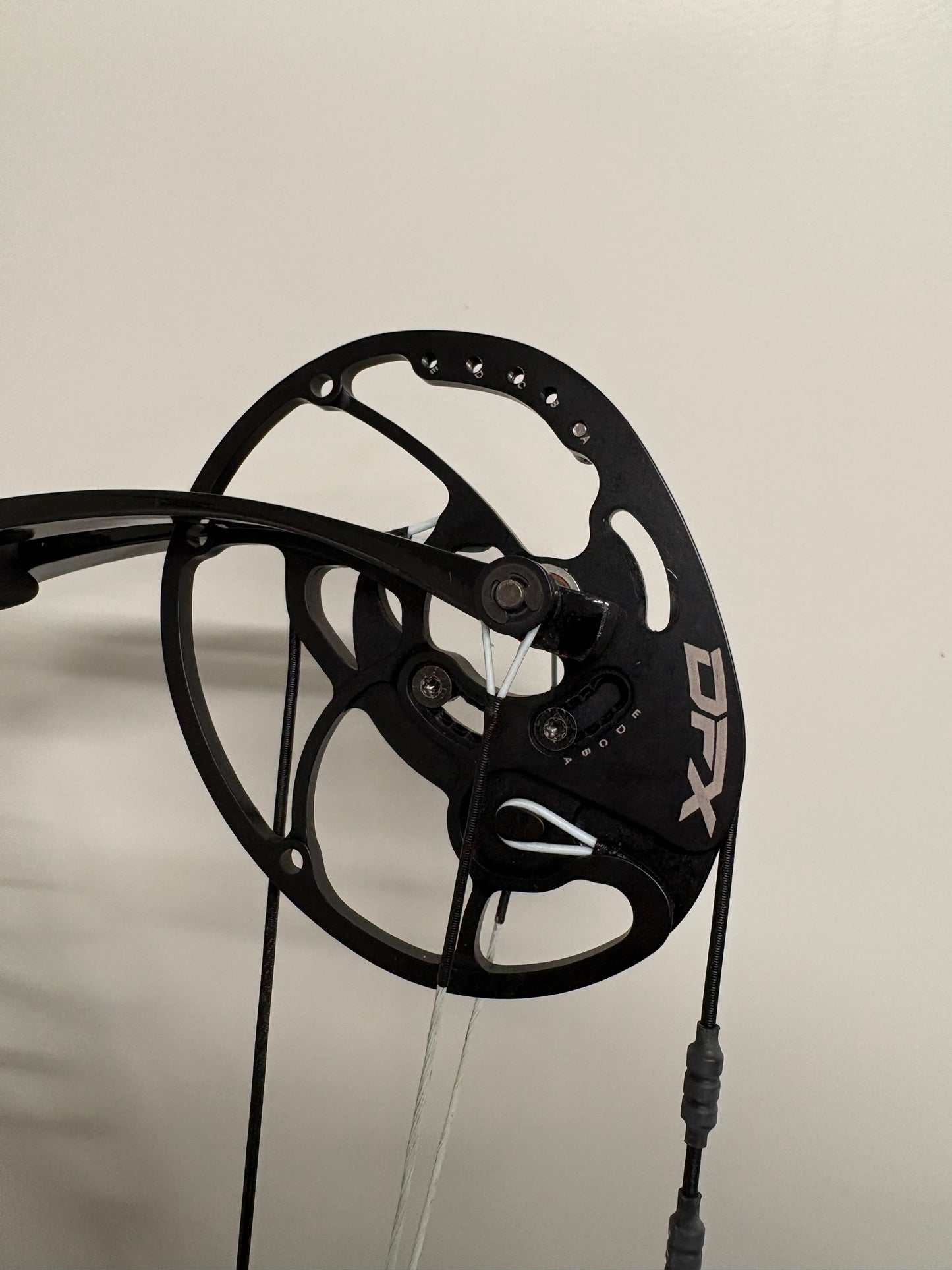 Hoyt HyperEdge Compound Bow RH Silver DFX #3 50-60 lbs - Used