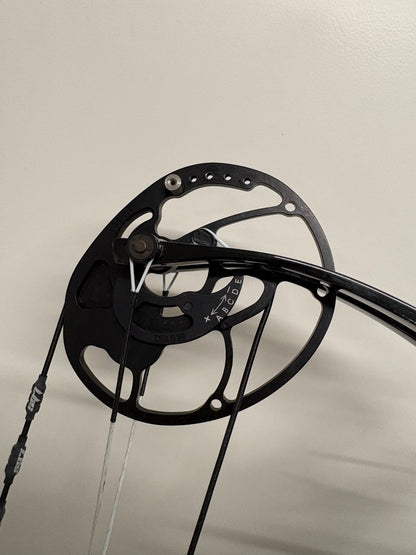 Hoyt HyperEdge Compound Bow RH Silver DFX #3 50-60 lbs - Used