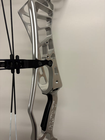 Hoyt HyperEdge Compound Bow RH Silver DFX #3 50-60 lbs - Used