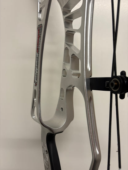 Hoyt HyperEdge Compound Bow RH Silver DFX #3 50-60 lbs - Used