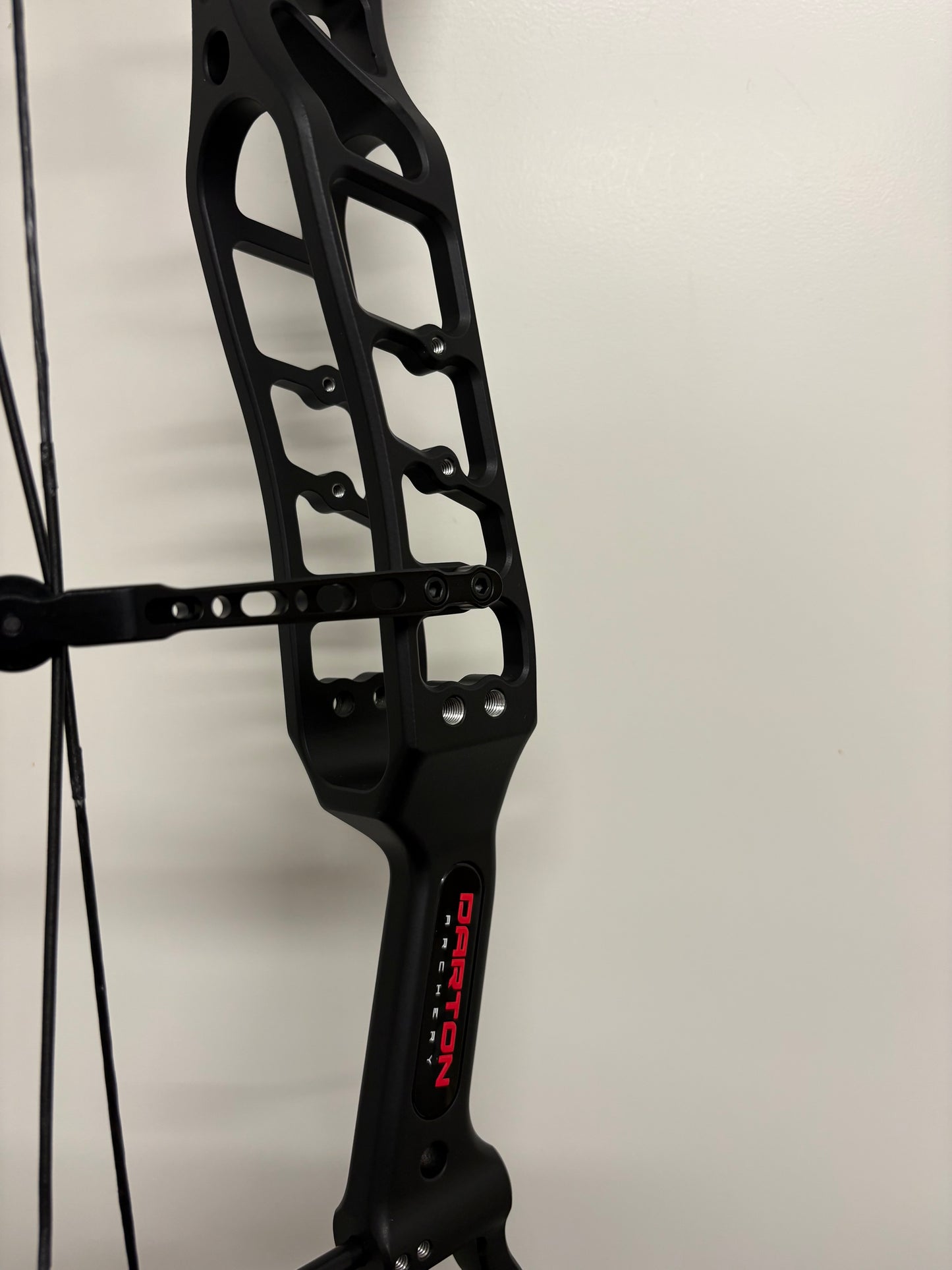 Darton Exodus Compound Bow RH/LH Black 40-50 lbs - Show Model (#1.4)