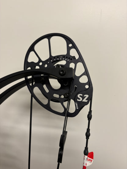PSE Dominator Duo 35 S2 Compound Bow RH/LH Black 60-70 lbs - NEW