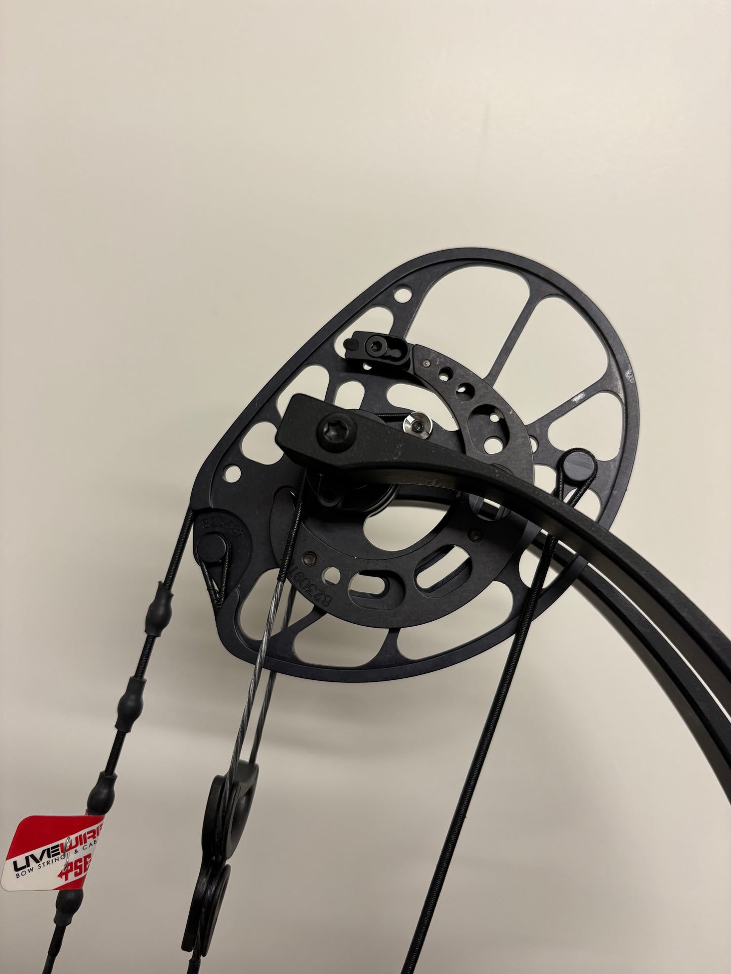 PSE Dominator Duo 35 S2 Compound Bow RH/LH Black 60-70 lbs - NEW