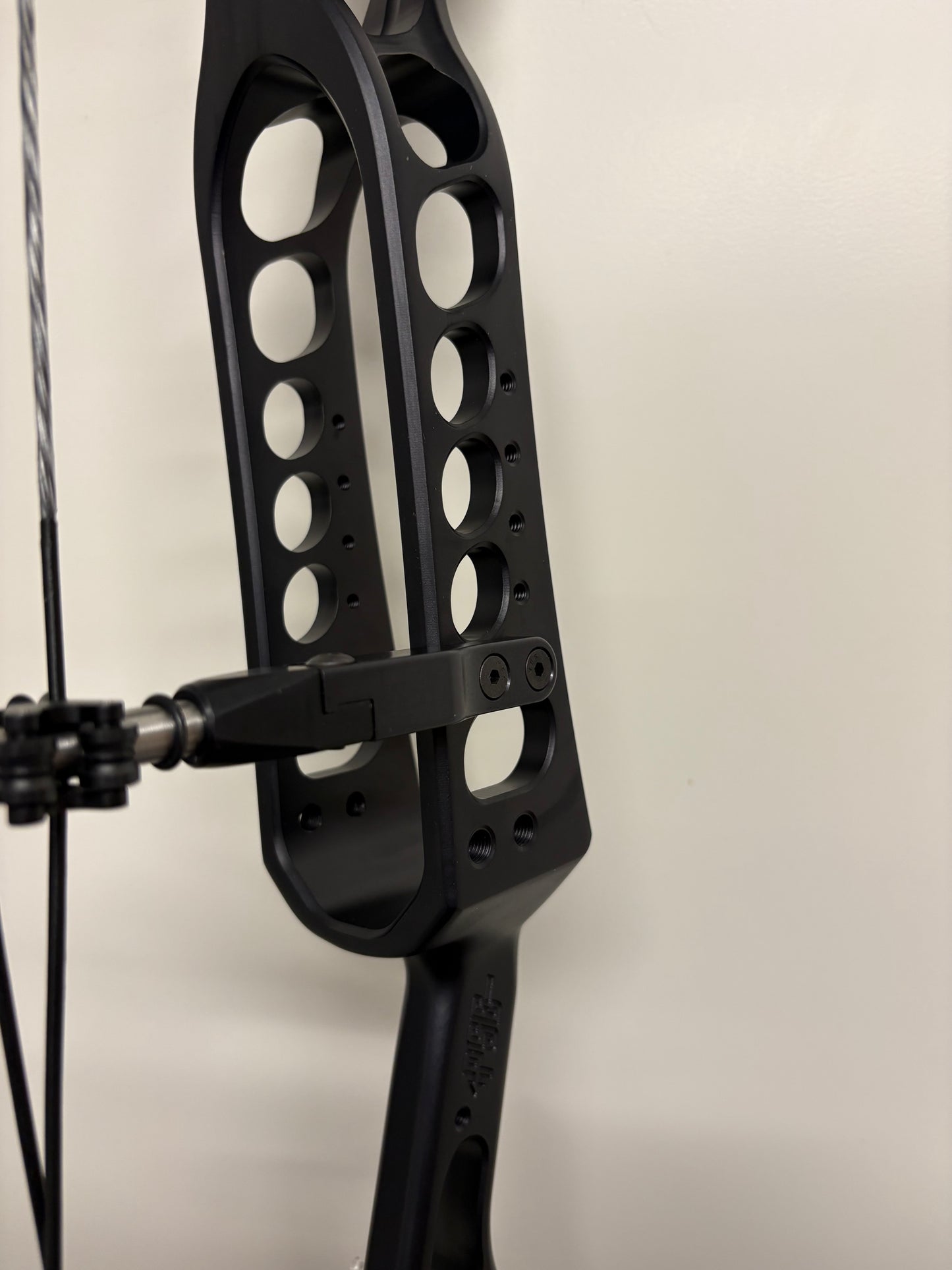 PSE Dominator Duo 35 S2 Compound Bow RH/LH Black 60-70 lbs - NEW