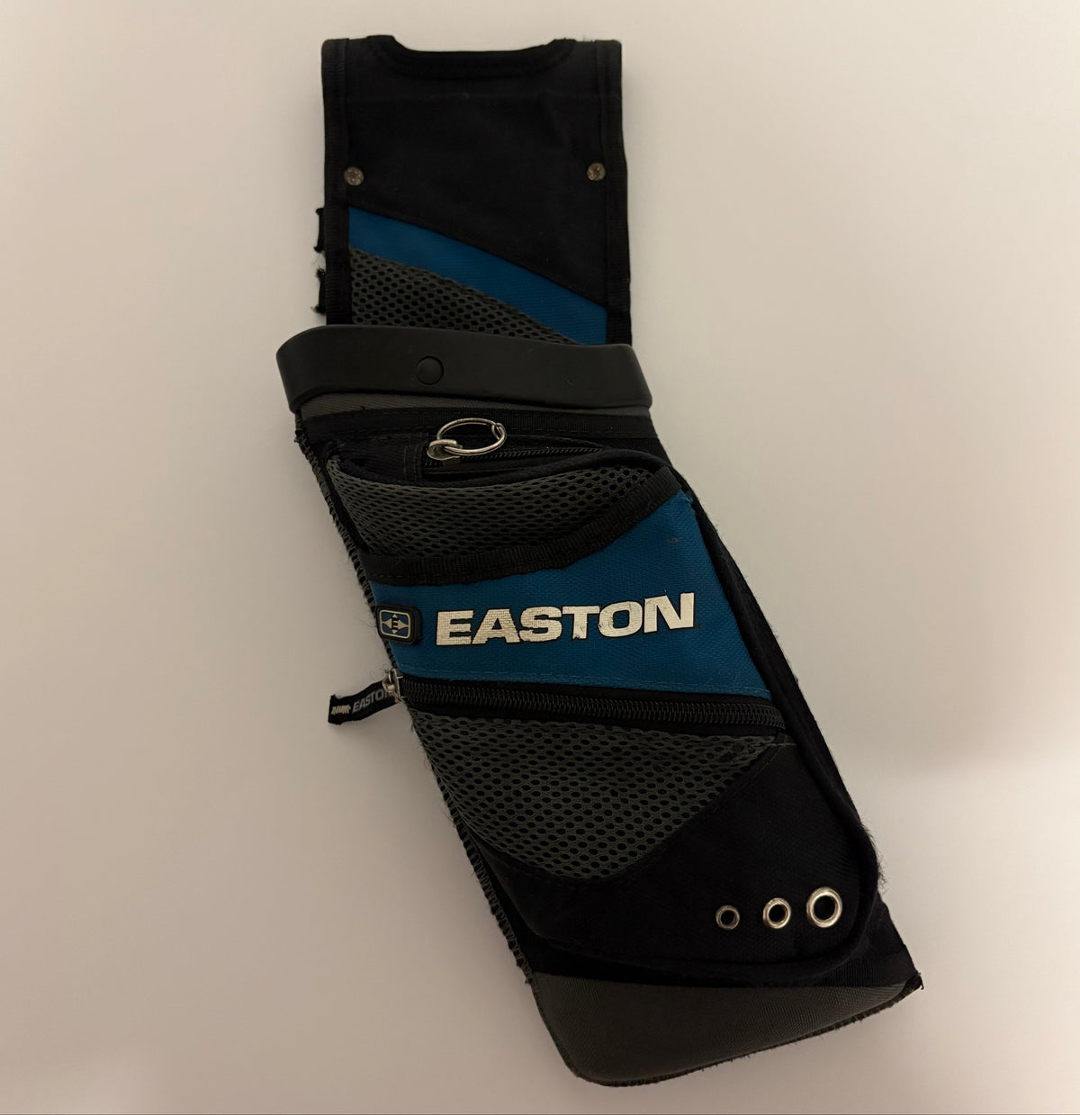Easton Deluxe Field Quiver RH Blue/Black - Used
