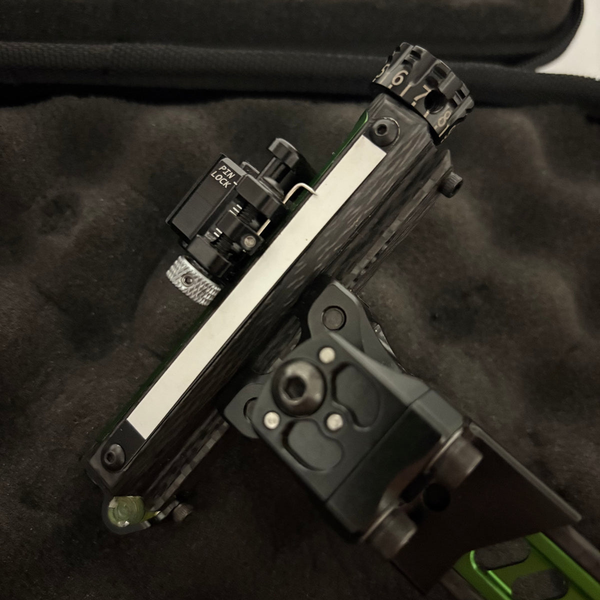 Sure Loc Carbonic Compound Sight RH Black 6'' - Used (#OR63)