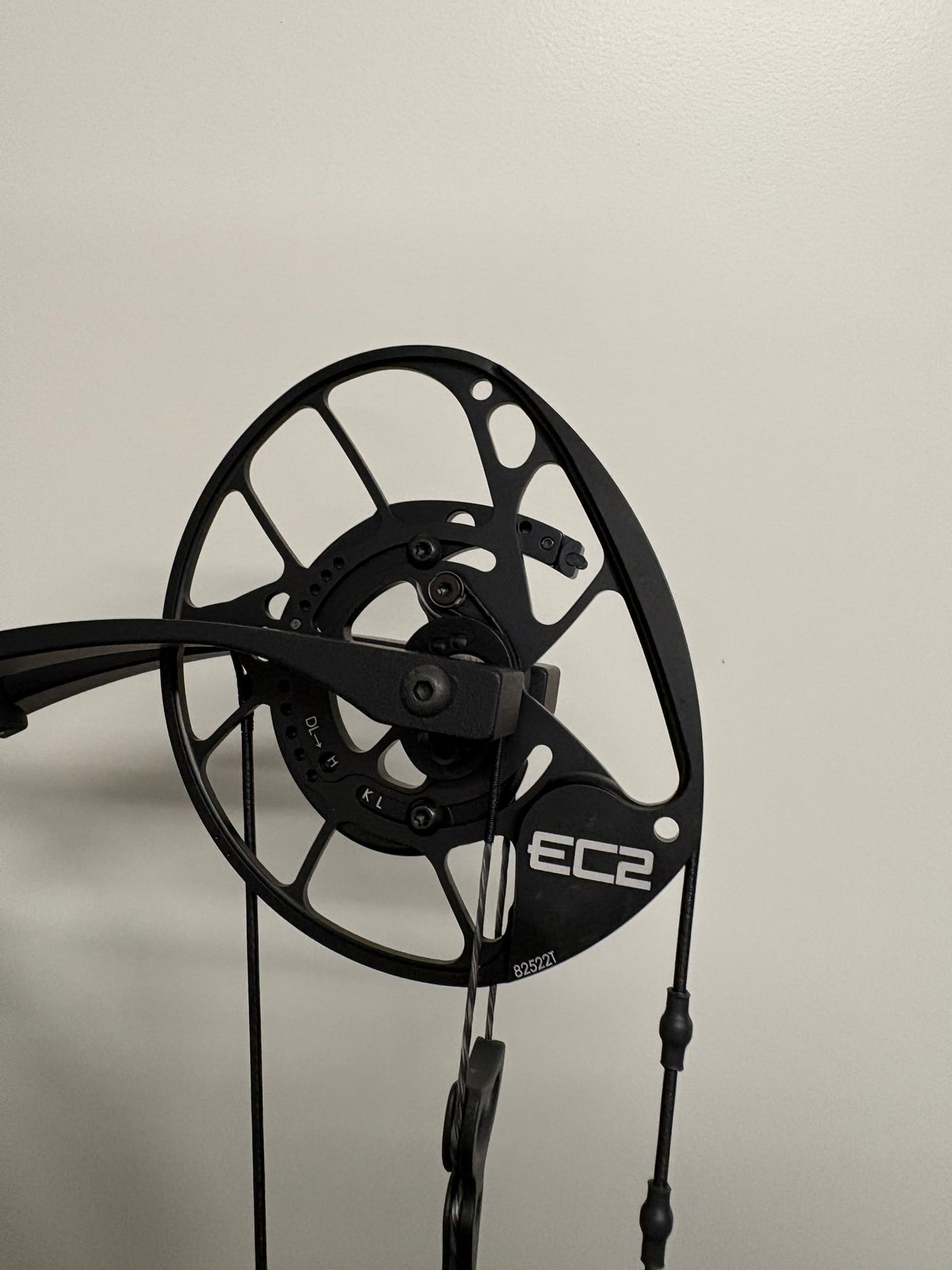 PSE Mach 35 Carbon DS EC2 Compound Bow RH Black 60-70 lbs - NEW