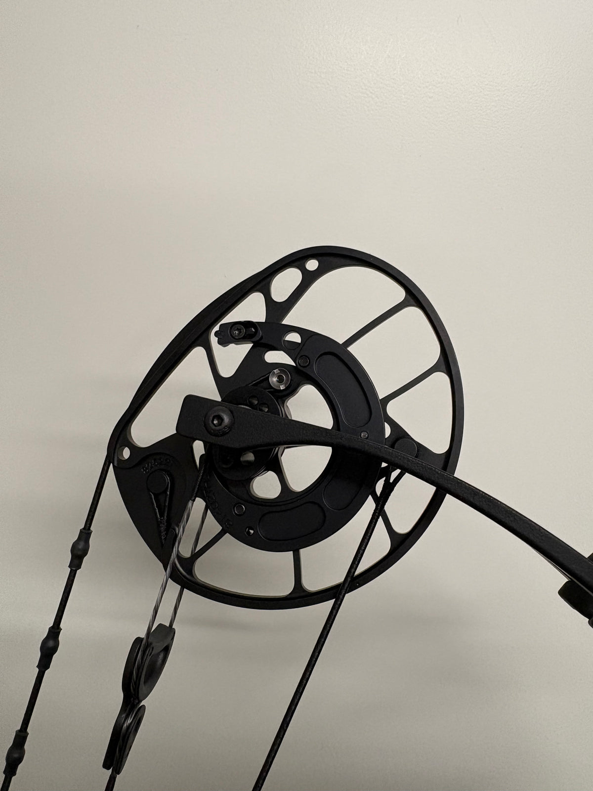 PSE Mach 35 Carbon DS EC2 Compound Bow RH Black 60-70 lbs - NEW