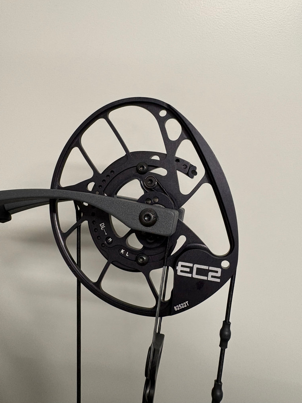 PSE Mach 35 Carbon DS EC2 Compound Bow RH Charcoal 60-70 lbs - NEW