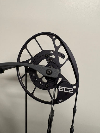 PSE Mach 35 Carbon DS EC2 Compound Bow RH Charcoal 60-70 lbs - NEW