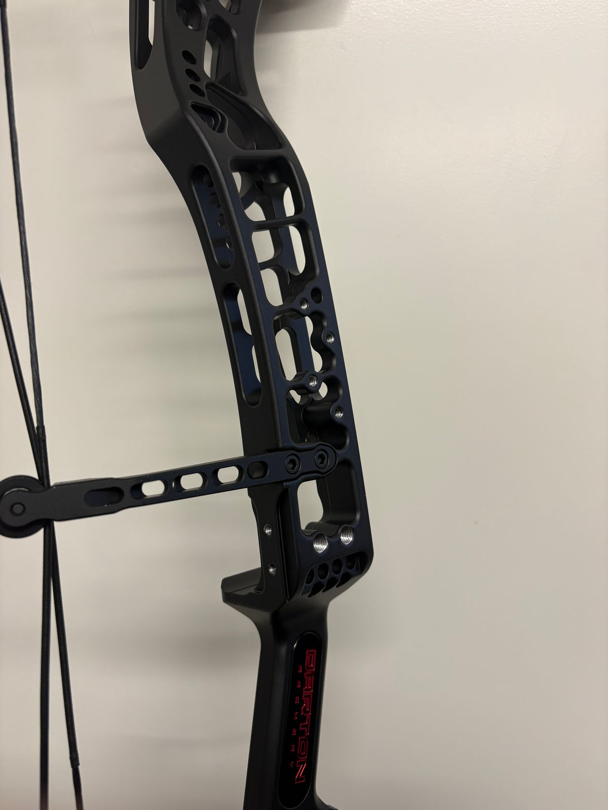 Darton Departure Pro SD Compound Bow RH/LH Matte Black 50-60 lbs - NEW