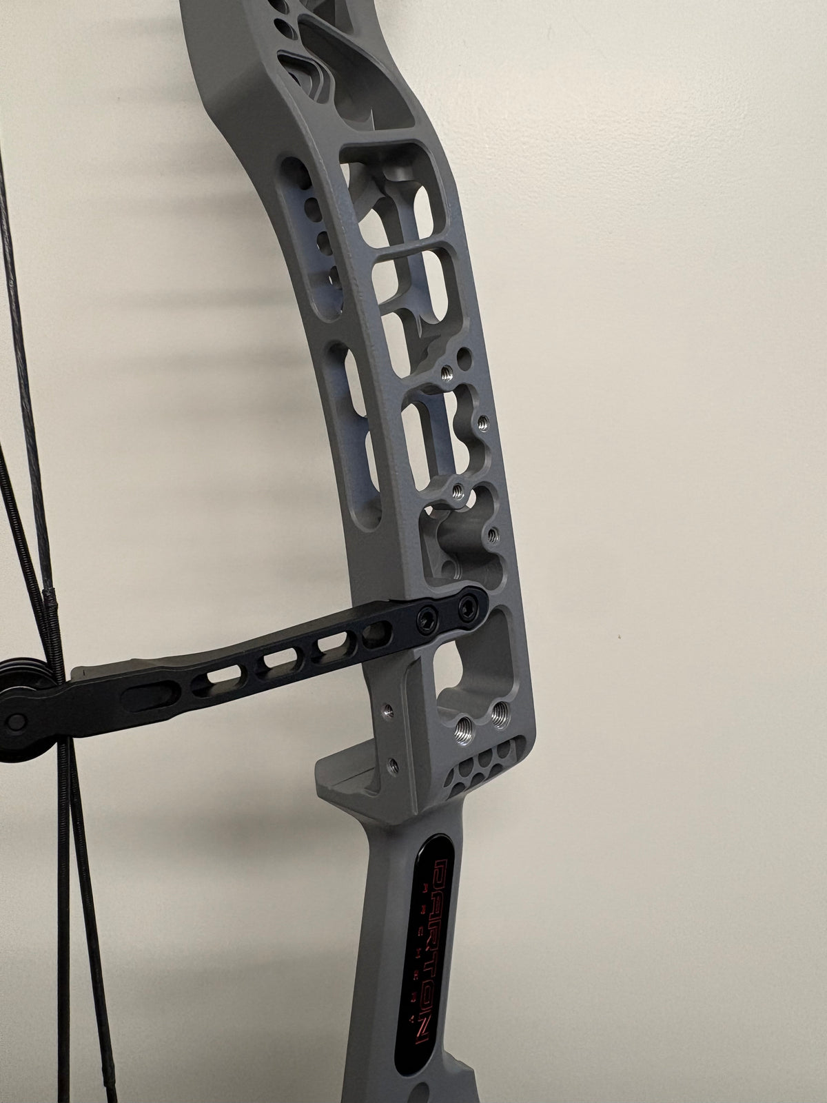 Darton Departure Pro SD Compound Bow RH/LH Stone Grey 50-60 lbs - NEW