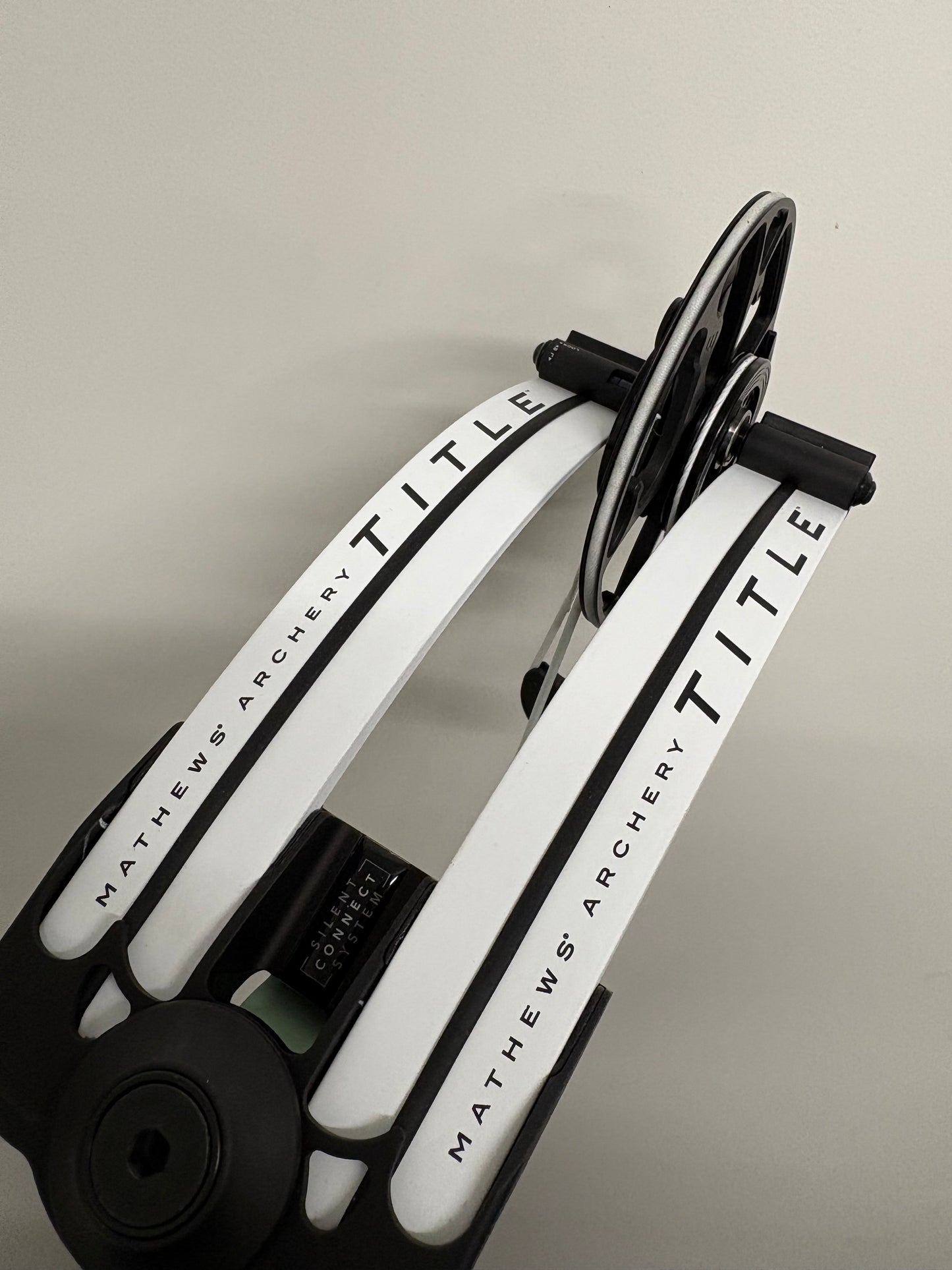 Mathews Title 34 Compound Bow RH Mint - NEW