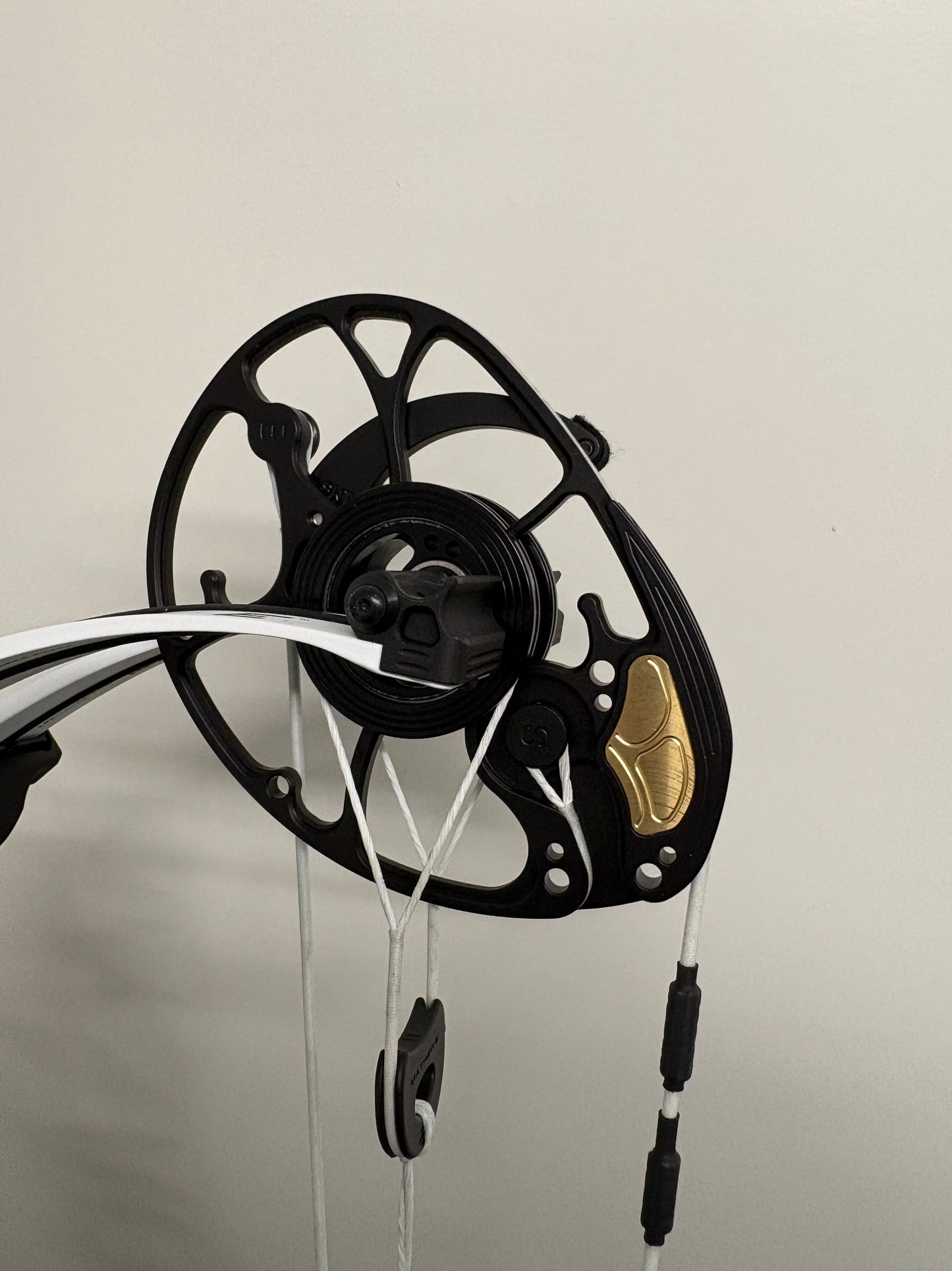 Mathews Title 34 Compound Bow RH Mint - NEW