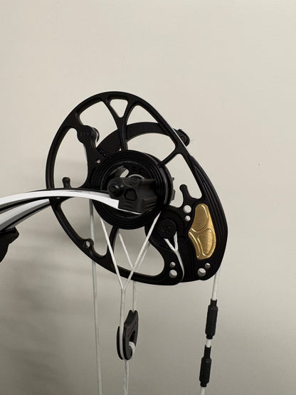 Mathews Title 34 Compound Bow RH Mint - NEW